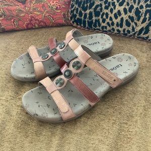 NWOT Taos Prize 3 Flip Flops